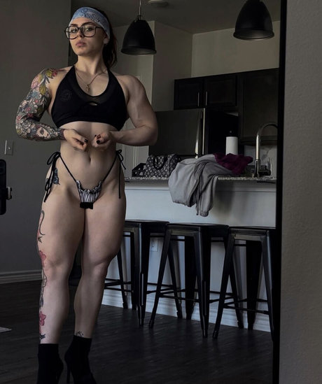 Ayshia Schisel hot star photo
