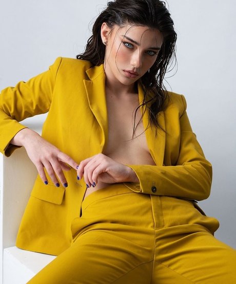 Milana Vino model adult img