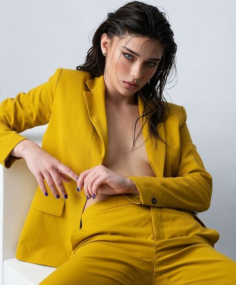 Milana Vino sexy actress archive