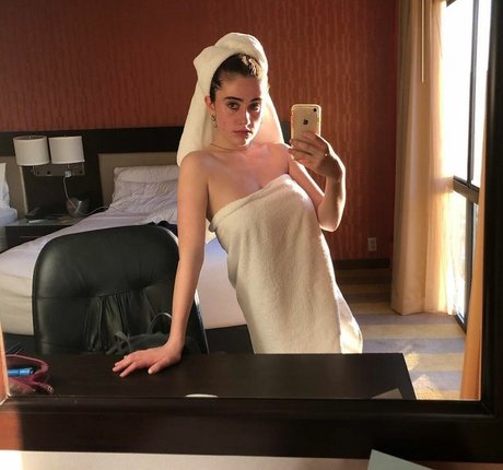 Rachel Sennott sex pornstar photos