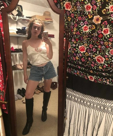 Rachel Sennott pornstar free photos