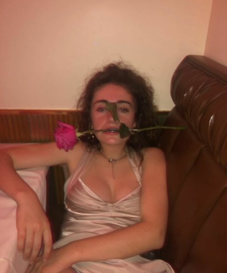 Rachel Sennott sex pornstar photos