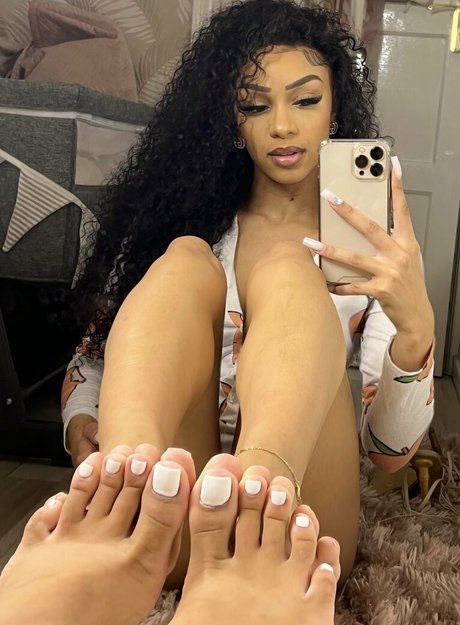 herfeetonfleek art pornstar image