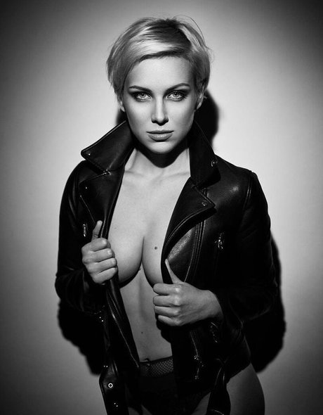 pure dee model sexy photos