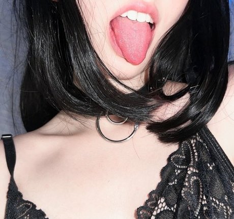 fvckzoe nude actress pic