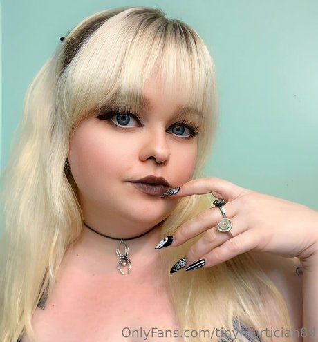 tinymortician89 porn model image