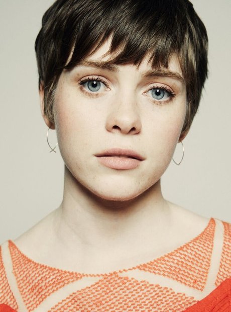 Sophia Lillis hot actress pictures