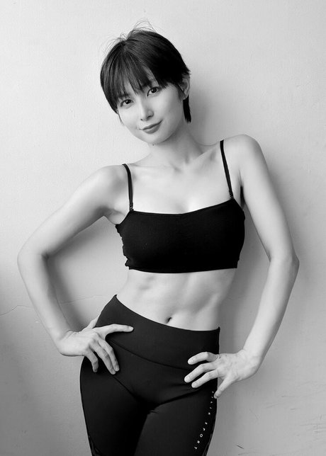 Oshima Rino model naked photo