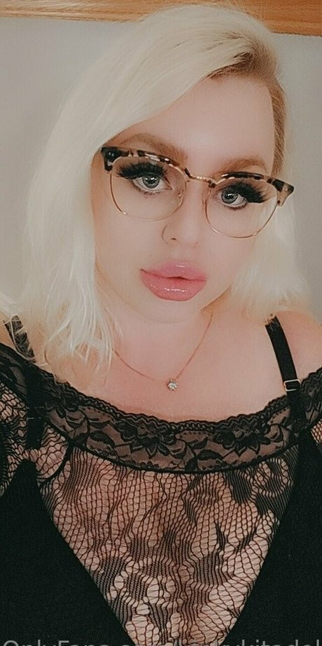 kinkykitadoll nude actress photos