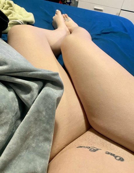 prettypetty1 star nude picture