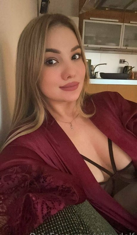 leila hottie model exclusive images