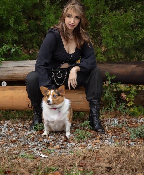 Melody Cristea beautiful star image