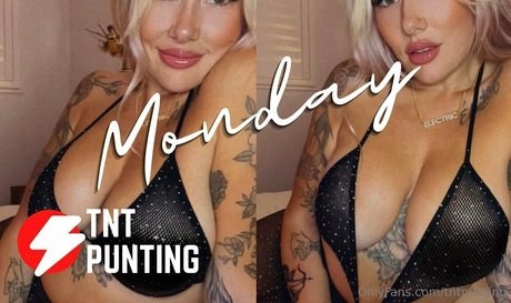 carlyelectriclive beautiful pornstar photo