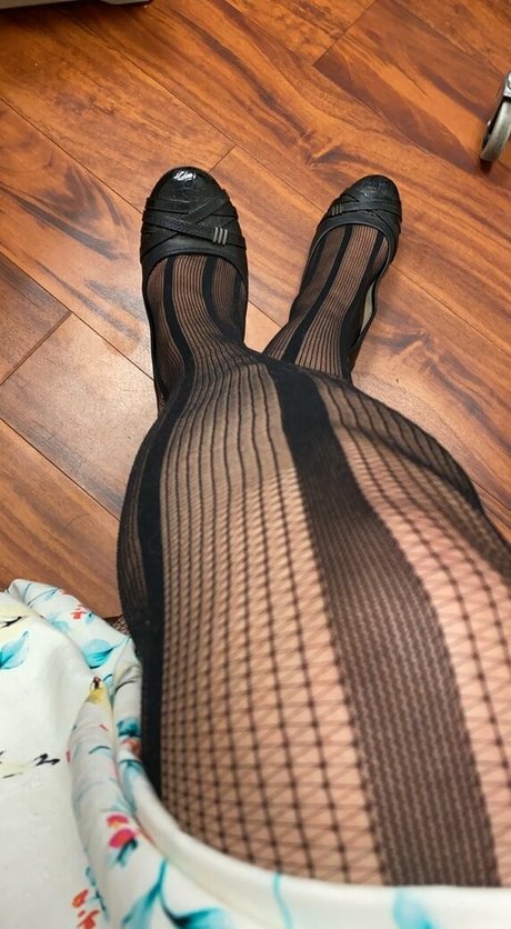 dizzykittenpaws porn model photo