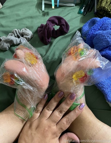 dizzykittenpaws sexy star photos