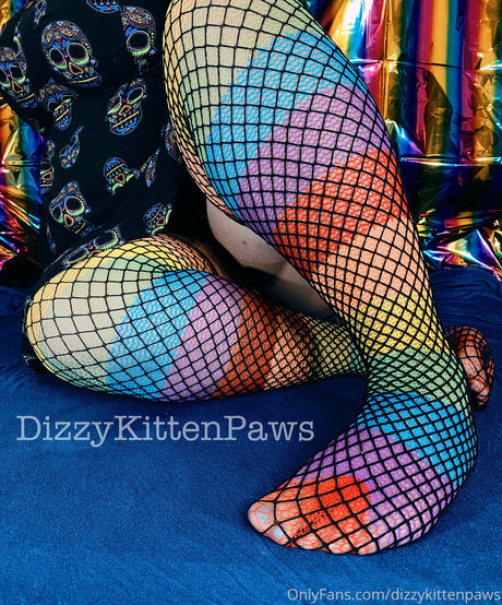 dizzykittenpaws free model picture