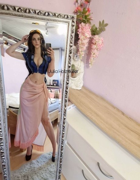 Julia Holzmuller star sex pic