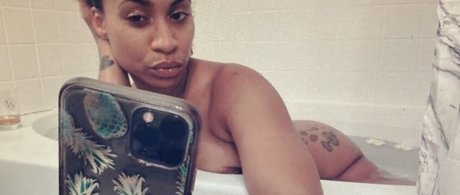 Bunnymightgameu nude model pic