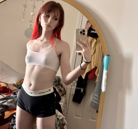 Daychain star nude archive