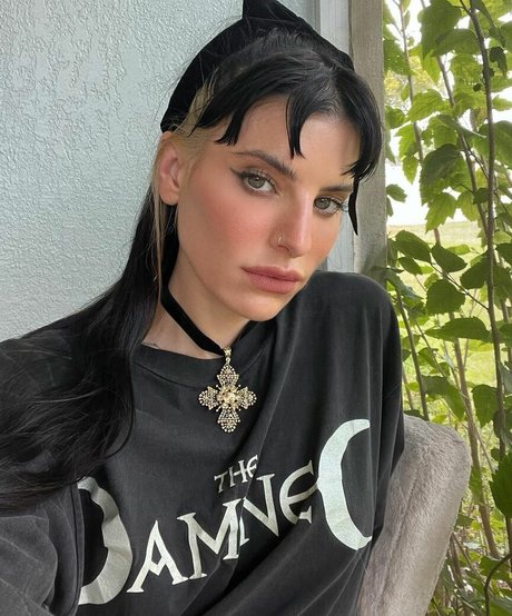 Lilith Czar pretty model photos