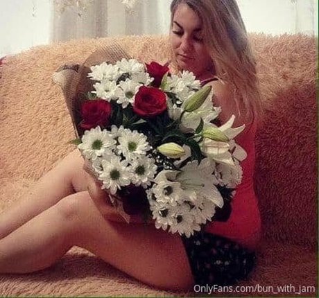bun with jam model sex pic