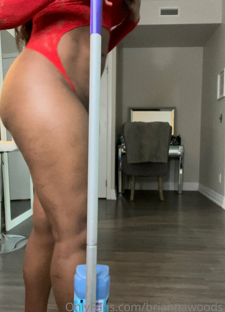 briannawoods naked star img