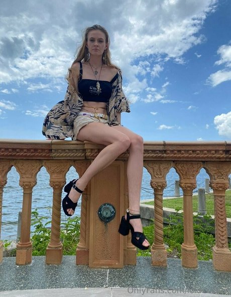 lola costa porn actress image