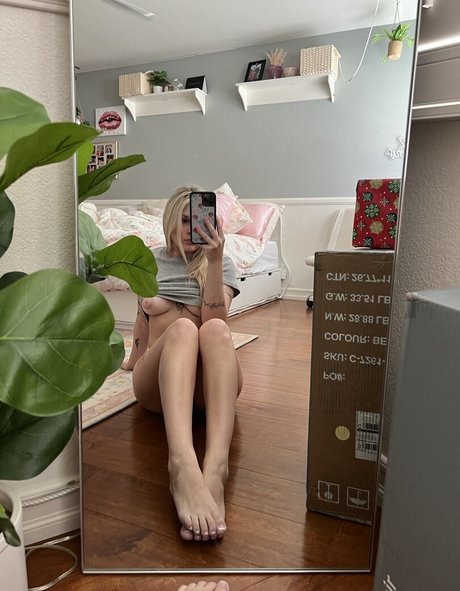 Bella Dendel pretty model images