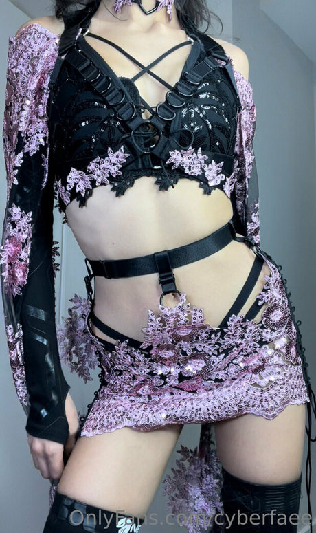 cyberfaee exclusive model image