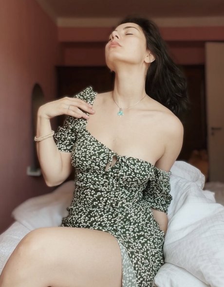Mussessein model erotic photos