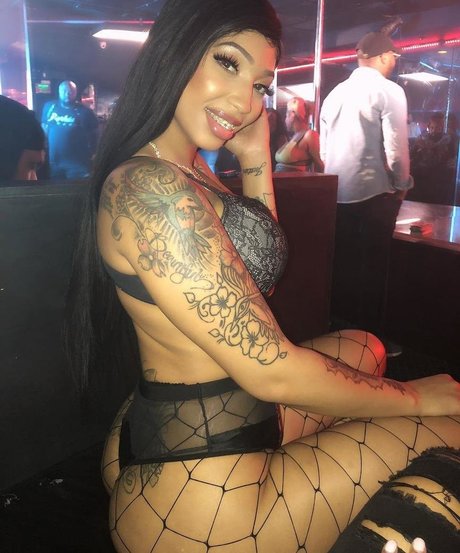 Shethickyyy porn star gallery
