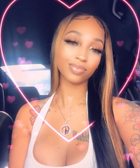 Shethickyyy star pornographic gallery