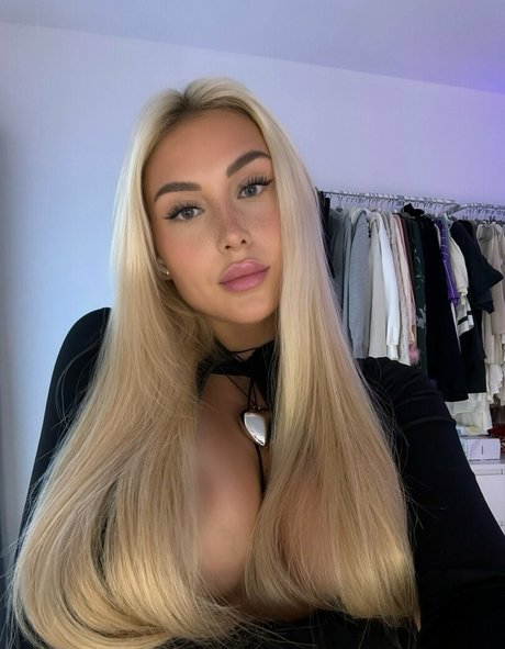 Antonia Rot model porn picture