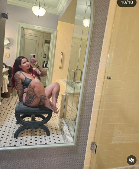 Caresse Simonaro nudes model gallery