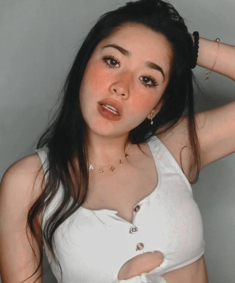Ashly Martinez sexy actress img