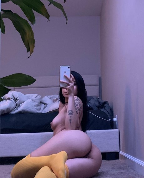 Tropic Tracy model naked pics