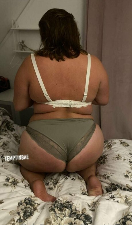 temptinbae naked model image