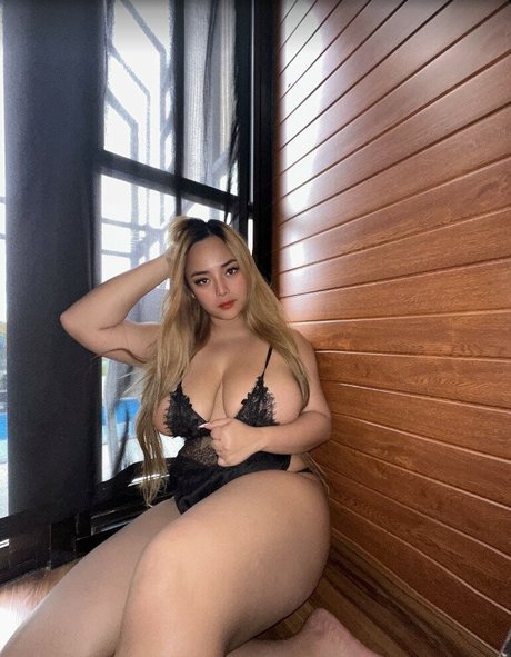 jade12 top profile image