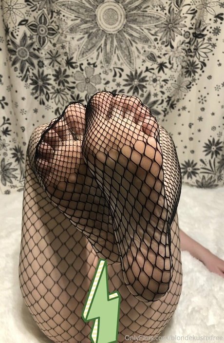 blondekushxfree erotic model pictures