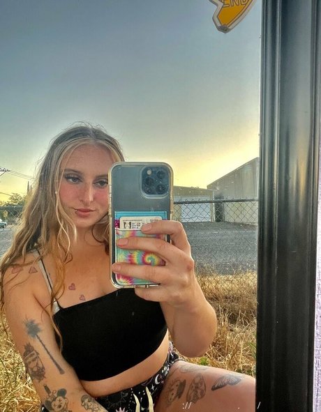 xoxobri69free nude star picture