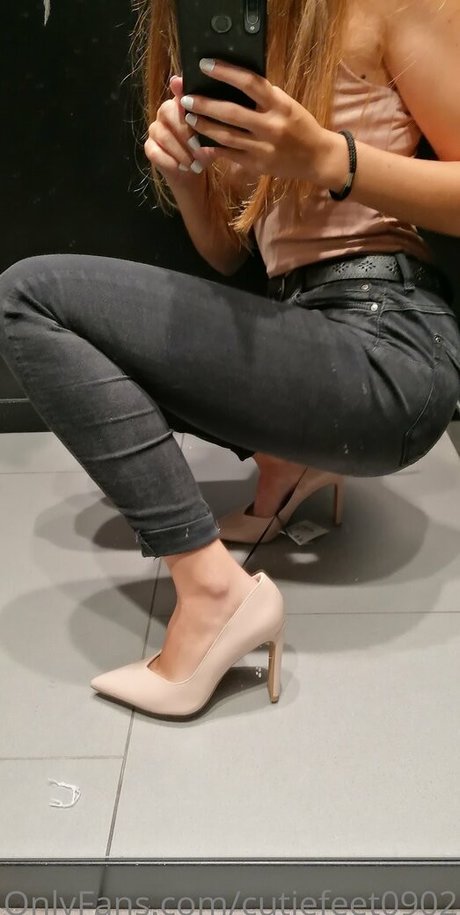 cutiefeet0902 xxx pornstar pic