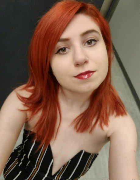 elladonella model free picture
