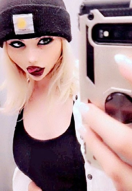 Gray Hawkes model nude pics