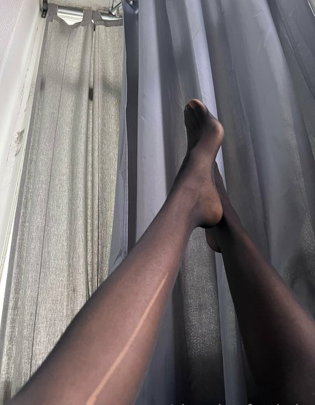 chocolatefeetbabe model hd picture