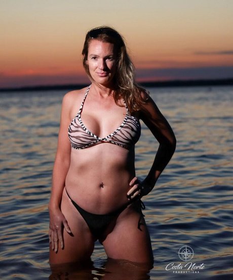 island beach babe erotic actress img