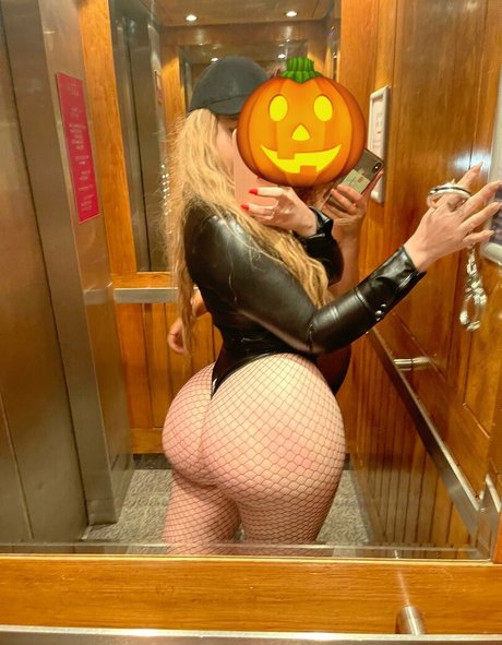 shelsonlyfans star nudes pictures