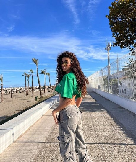 Zoe Bayona exclusive star pictures