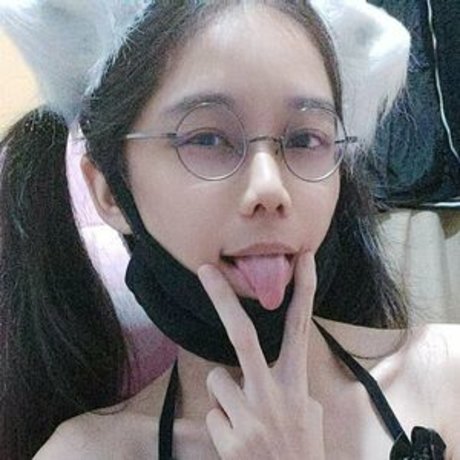 Maika Yinghua exclusive pornstar pics