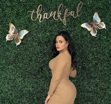 Samantha Sepulvada beautiful star pictures