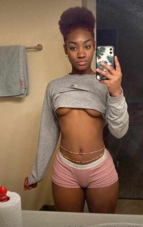Neshomeleh star nudes picture